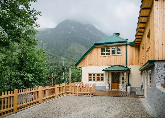 Aussee- Hallsatt Salzherrenhof- Kueche, Wlan, Netflix * باد اوسي